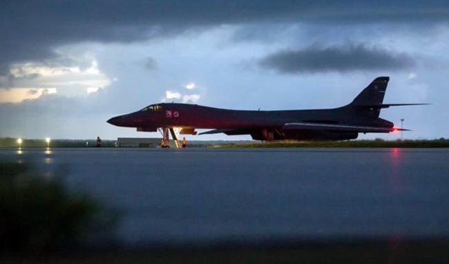 بمب‌افکن‌های آمریکا در آسمان سواحل کوریای شمالی جولان دادند